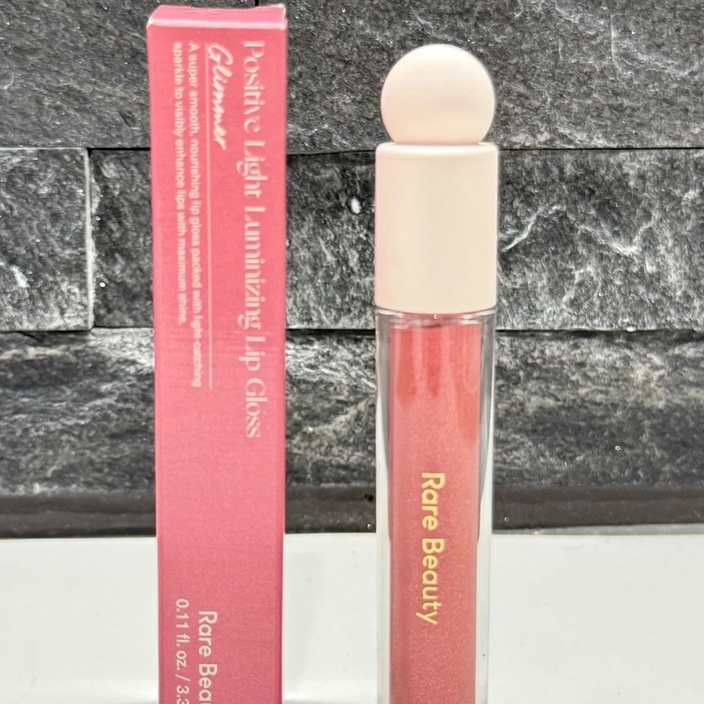 Rare Beauty  Positive Light Luminizing Lip Gloss Color: Glimmer - rose gold